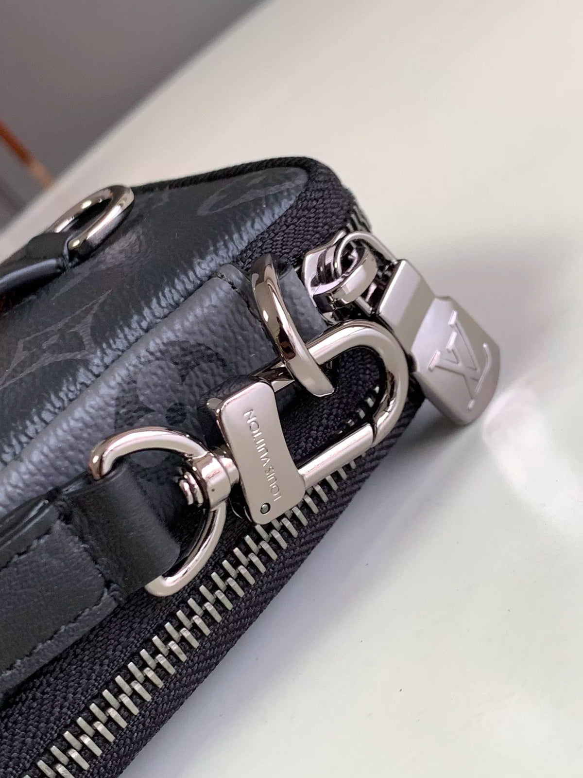 LOUIS VUITTON 11 X 19 X 3.5CM MOBILE BAG DOUBLE PHONE, MONOGRAM ECLIPSE CANVAS + MONOGRAM ECLIPSE REVERSE CANVAS