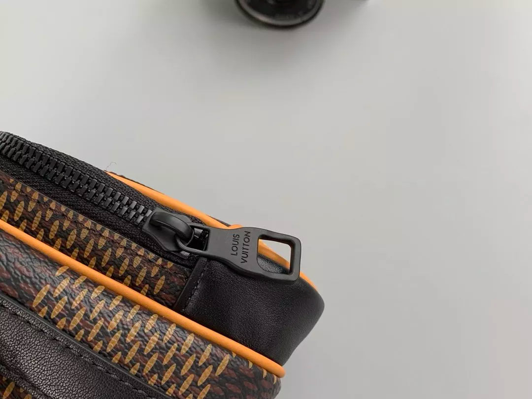 LOUIS VUITTON 13*18*8CM POCKET BAG