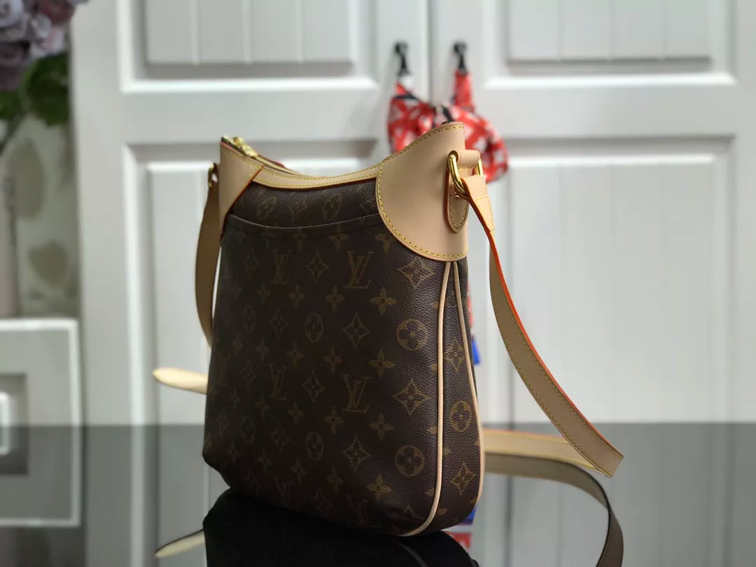 LOUIS VUITTON 26X29X7CM HAND BAGS
