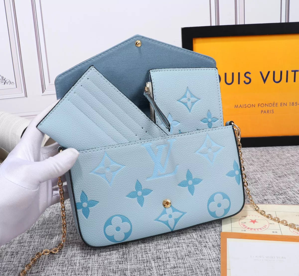 LOUIS VUITTON 21X12X3CM BY THE POOL FÉLICIE POCHETTE