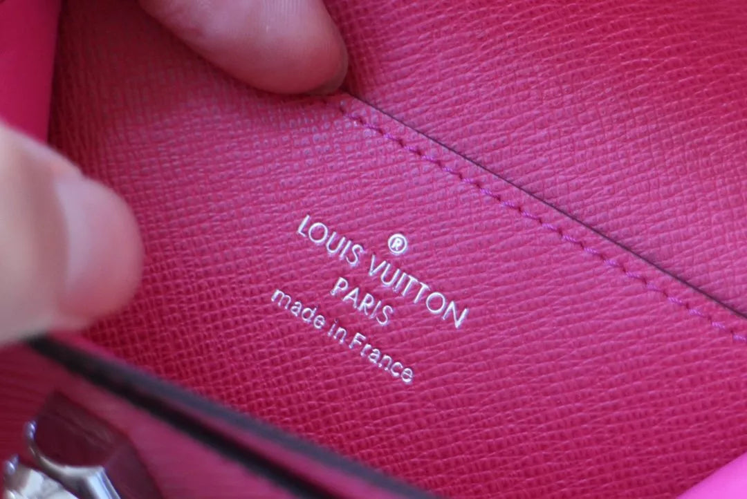LOUIS VUITTON 10.5 x 7.0 x 3.0 CM MULTICARTES BAG