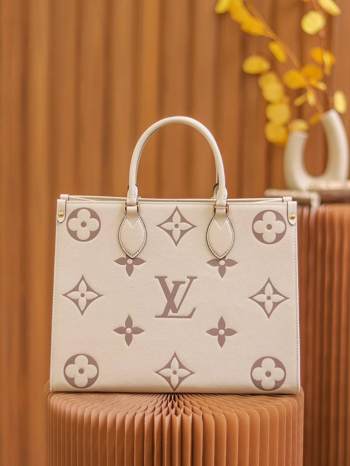 LOUIS VUITTON ONTHEGO TOTE BAG