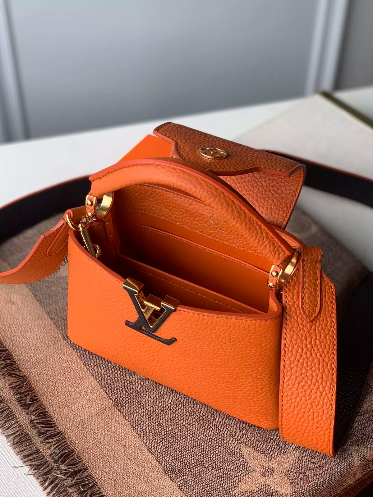 LOUIS VUITTON 21X 14X 8CM BAG