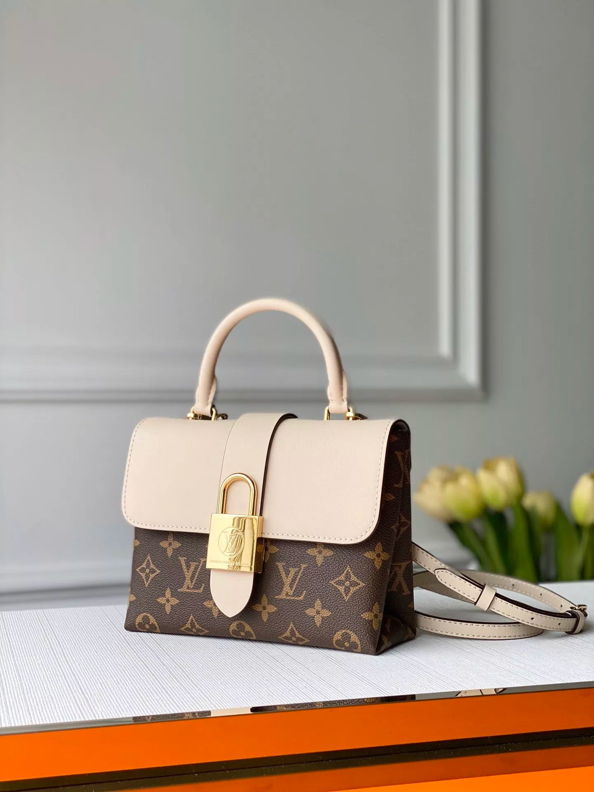 LOUIS VUITTON 21X17X8CM LOCKY
