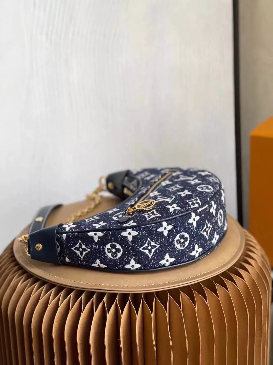 LOUIS VUITTON 24*22*6CM HALF MOON SHAPED STAFF BAG, MONOGRAM CANVAS + LEATHER
