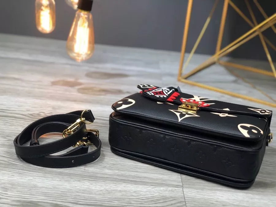 LOUIS VUITTON 25×19×7CM CRAFTY POCHETTE MÉTIS BAG