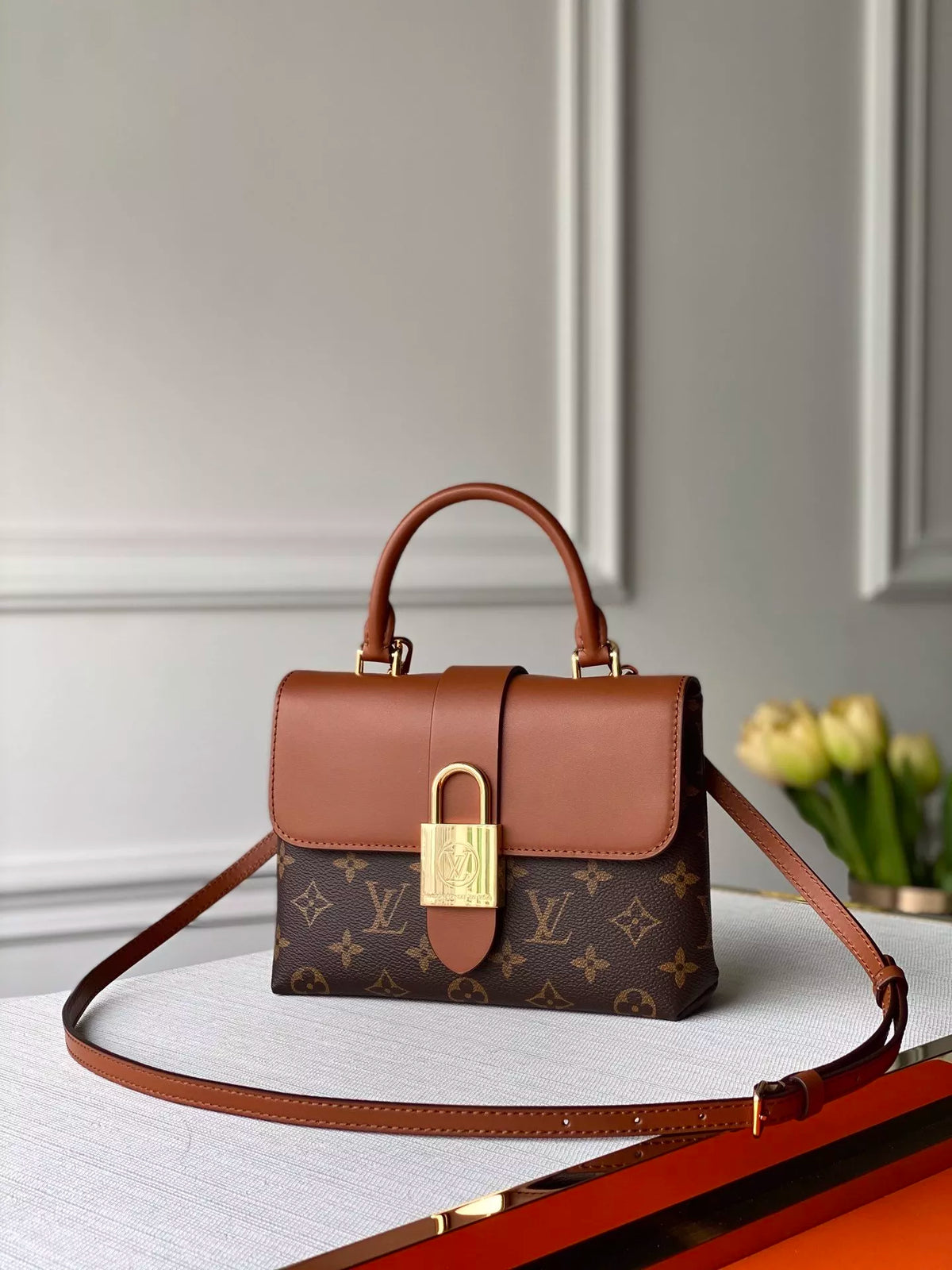 LOUIS VUITTON 21X17X8CM LOCKY
