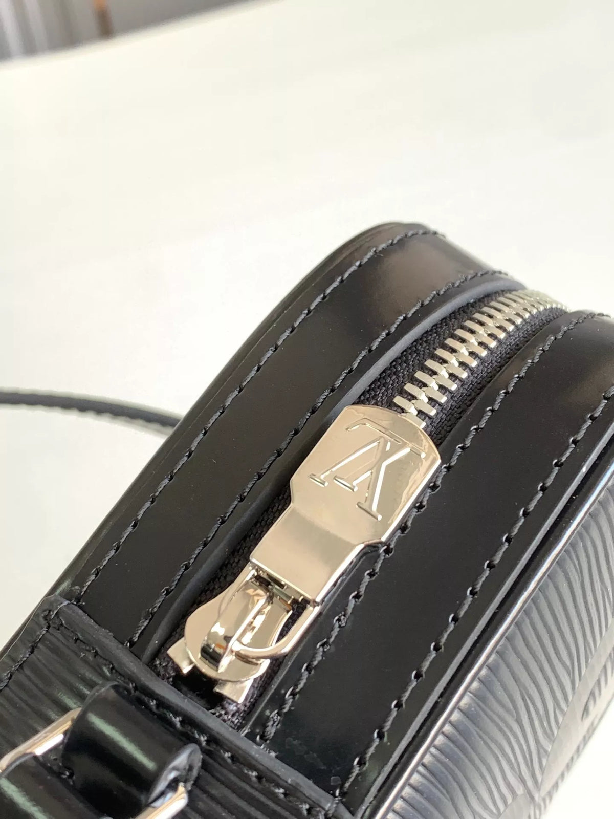 LOUIS VUITTON 12X17X5CM SUPREME CO BRANDED, COWHIDE