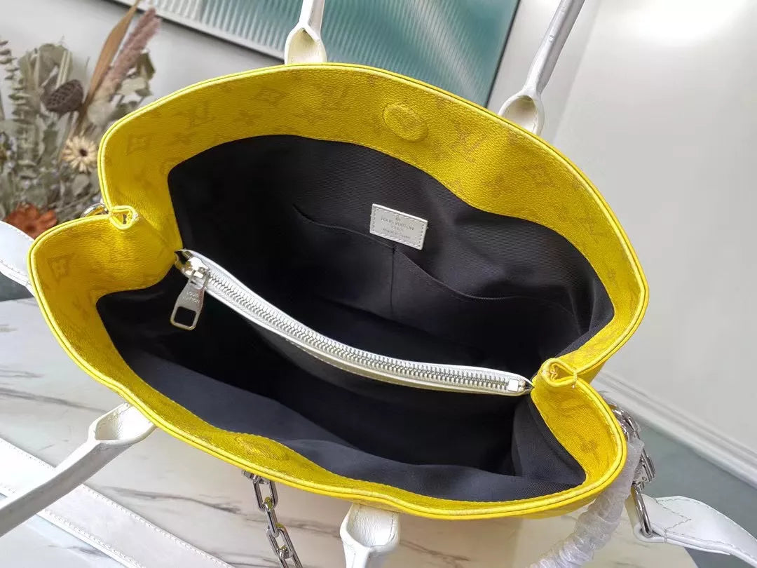 LOUIS VUITTON 32.0 X 14.0 X 38.0 CM CARRY IT MONOGRAM REVERSE 2 COLOURS