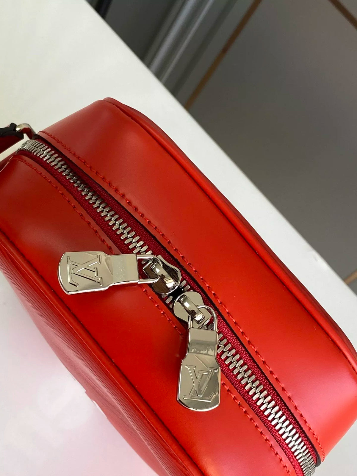 LOUIS VUITTON 22 X 16 X 7CM SUPREME CO BRANDED SATCHEL, COWHIDE