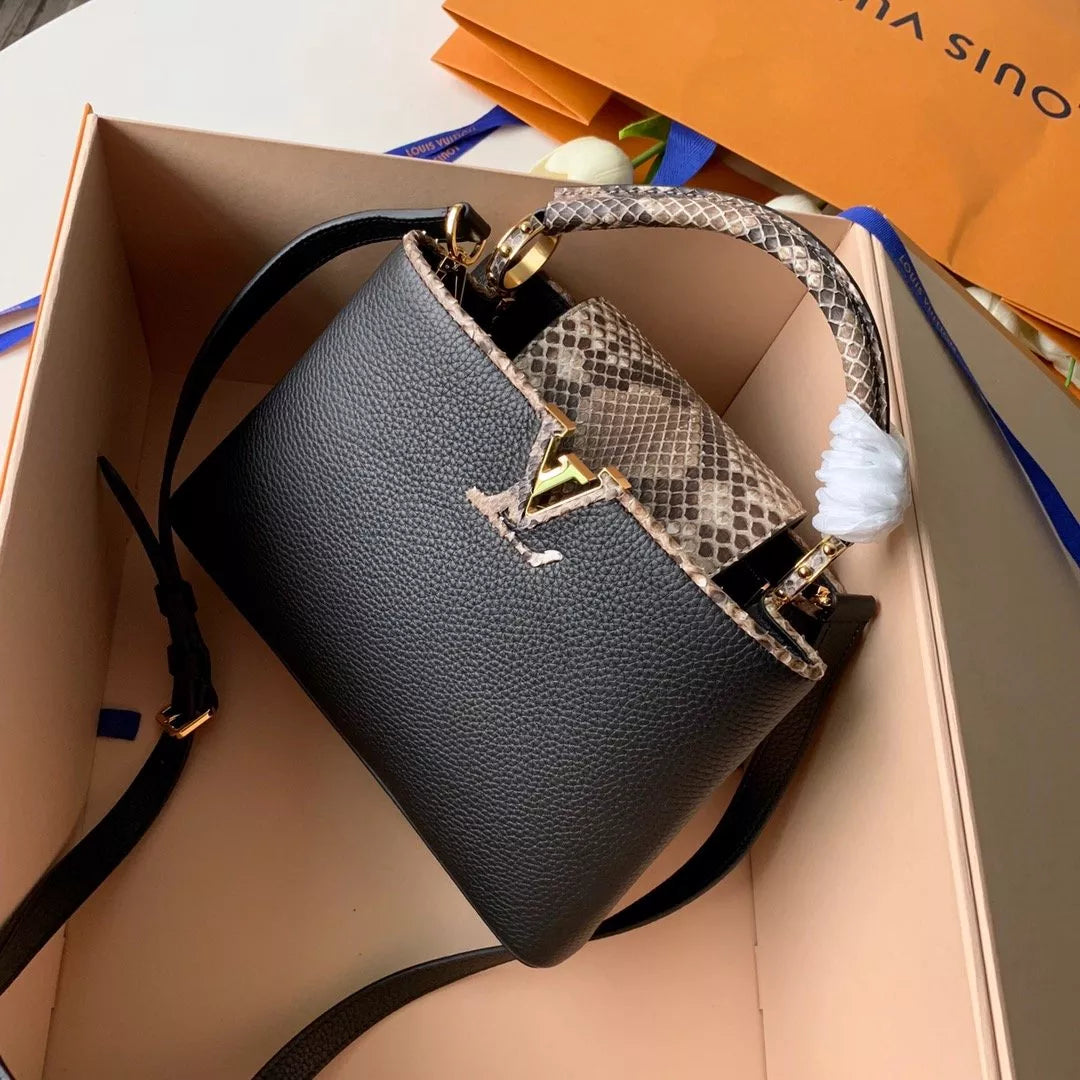 LOUIS VUITTON 27.0 X 18.0 X 9.0 CM 31.5X 20.0X 11.0CM CAPUCINES BB BAG