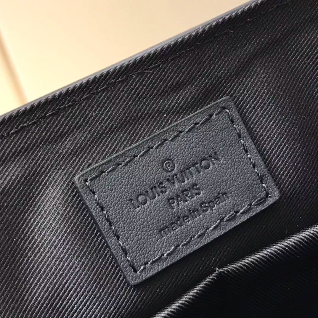 LOUIS VUITTON 30.5*24*10CM AEROGRAM POSTMAN BAG, BLACK LYCHEE FULL LEATHER