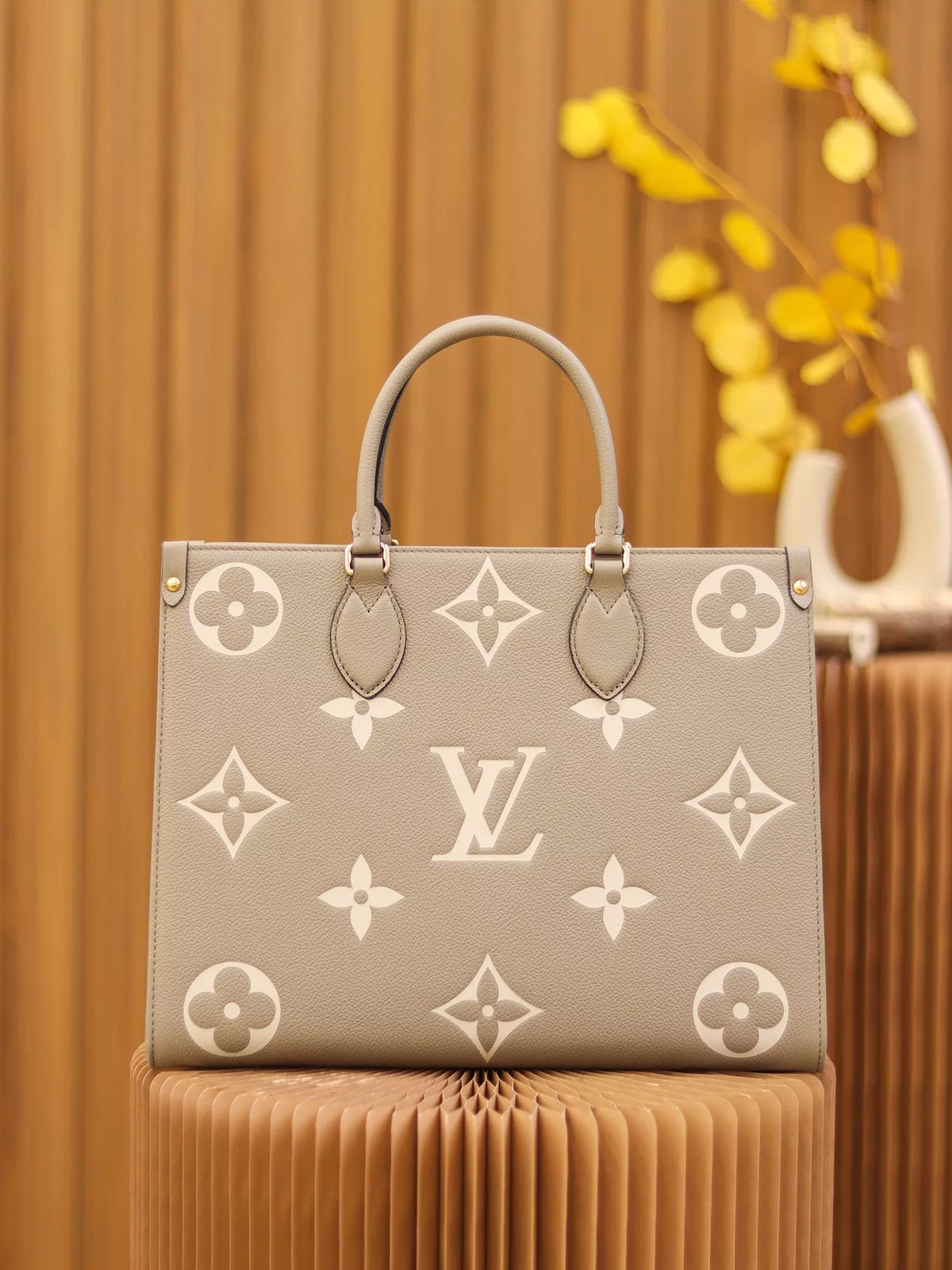 LOUIS VUITTON ONTHEGO TOTE BAG