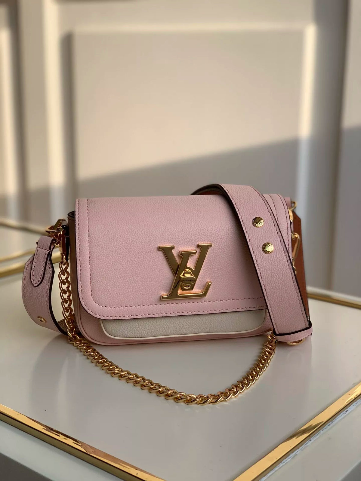 LOUIS VUITTON 19 X 13 X 8CM LOCKME TENDER