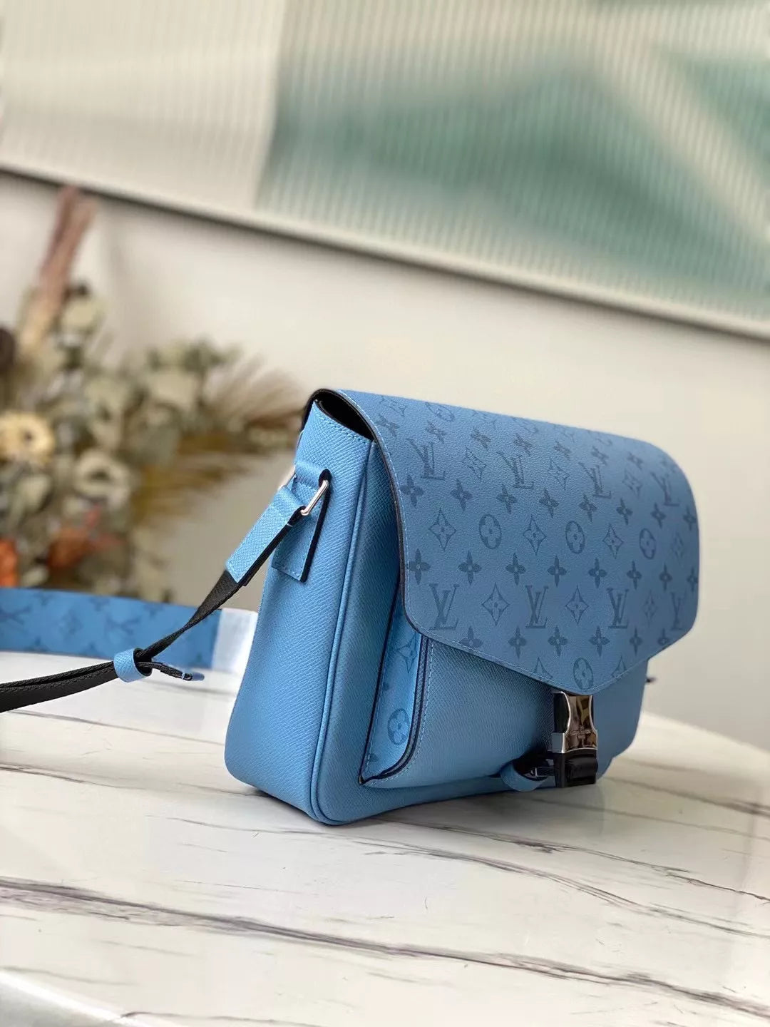 LOUIS VUITTON 29 X 23 X 11.5 CM NEW MESSENGER