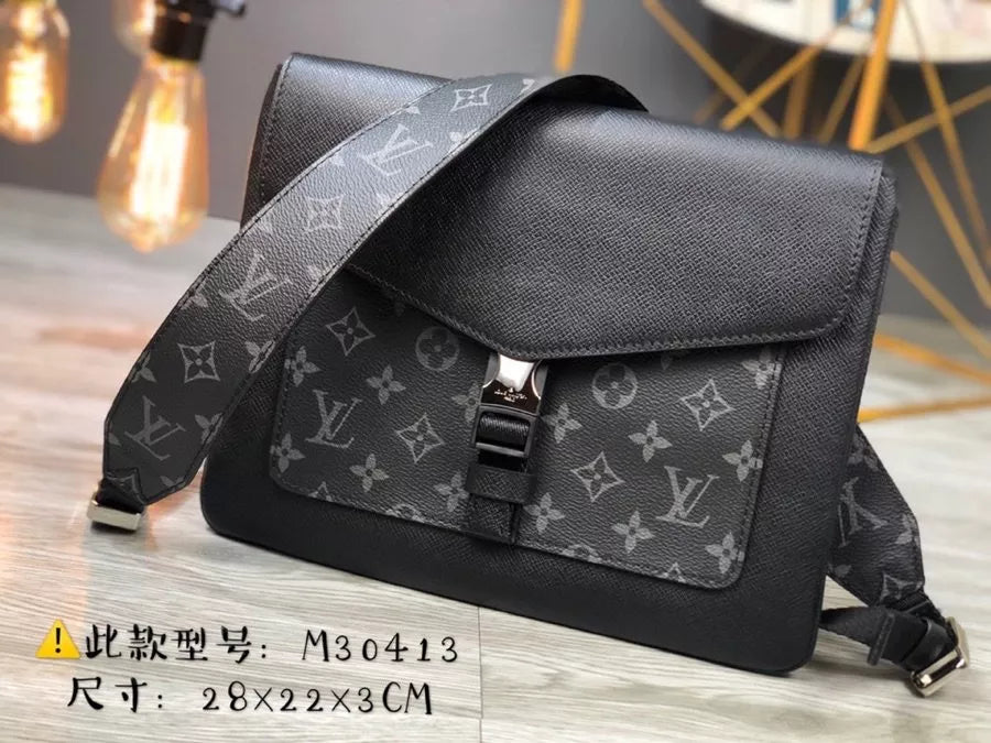 LOUIS VUITTON 28×22×3CM OUTDOOR FLAP