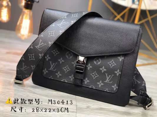 LOUIS VUITTON 28×22×3CM OUTDOOR FLAP