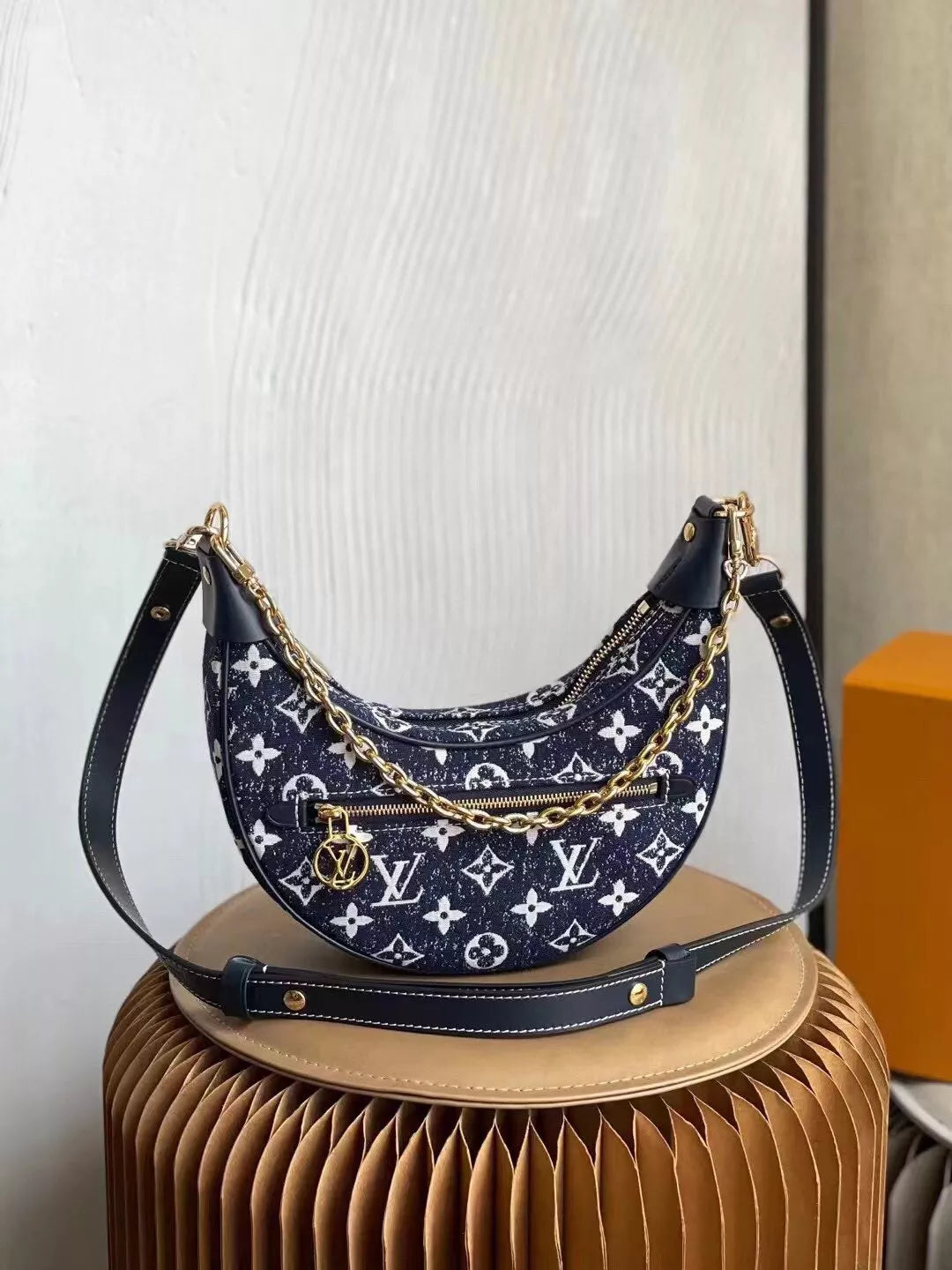 LOUIS VUITTON 24*22*6CM HALF MOON SHAPED STAFF BAG, MONOGRAM CANVAS + LEATHER