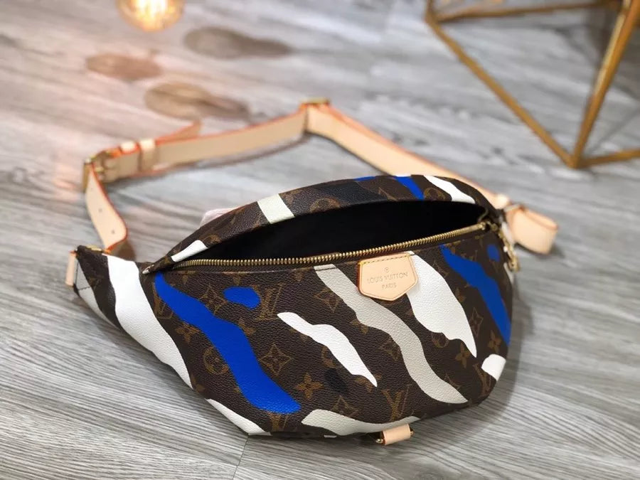 LOUIS VUITTON 33×16×3CM LOL BUMBAG