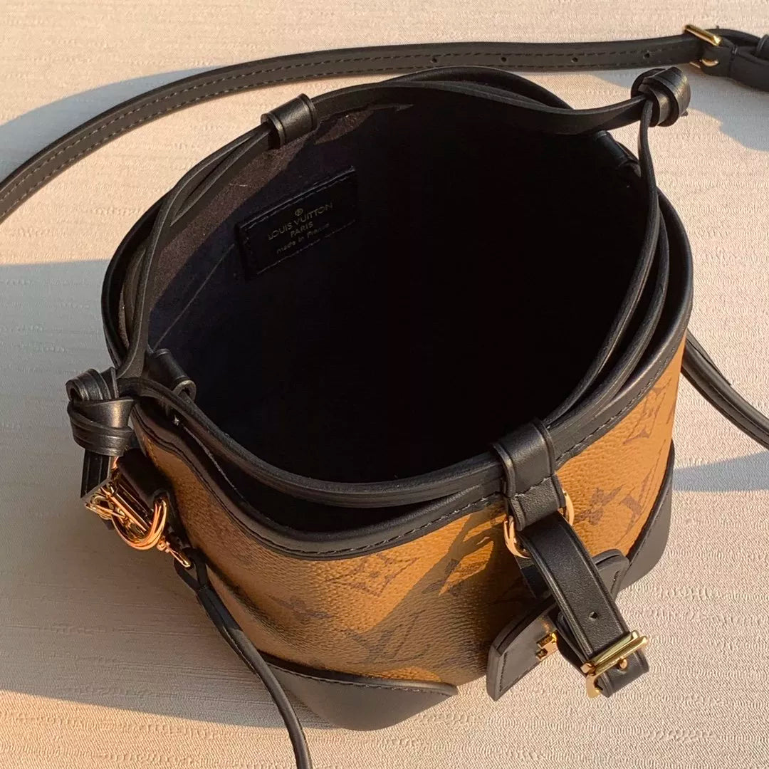 LOUIS VUITTON NOÉ PURSE BUCKET BAG