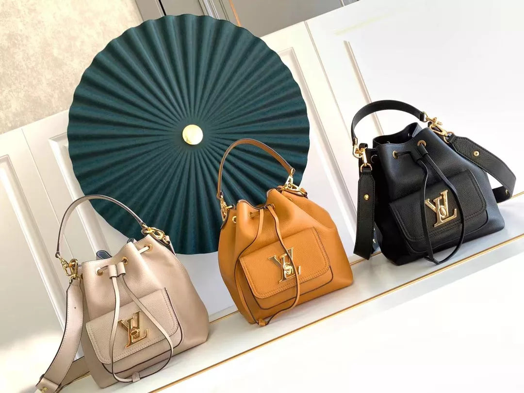 LOUIS VUITTON 23.0 X 23.0 X 16.0CM LOCKME BUCKET BAG