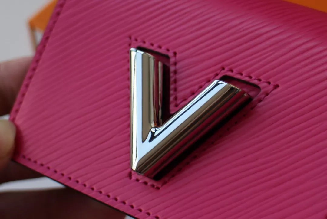 LOUIS VUITTON 10.5 x 7.0 x 3.0 CM MULTICARTES BAG