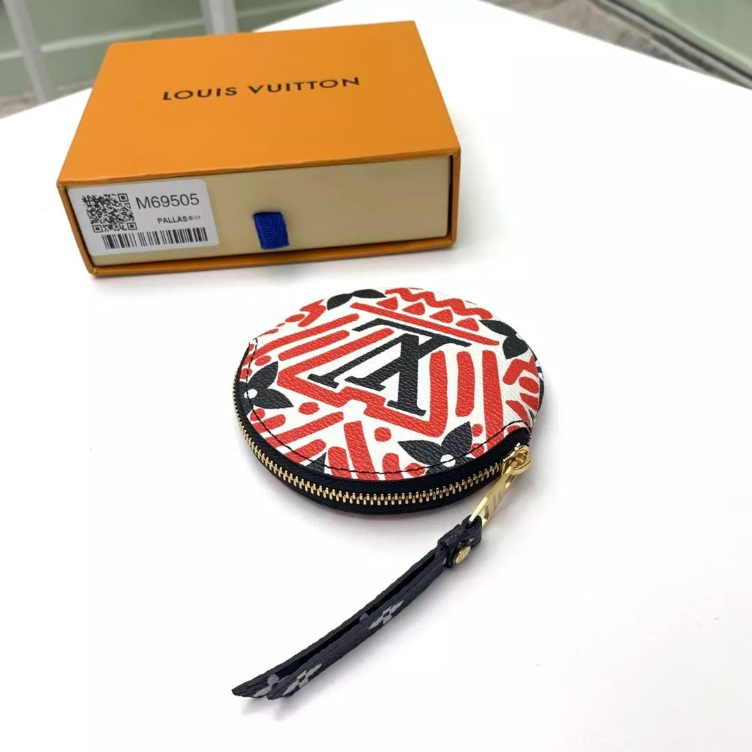 LOUIS VUITTON 9.0 X 9.0 X 1.0CM CRAFTY BAG