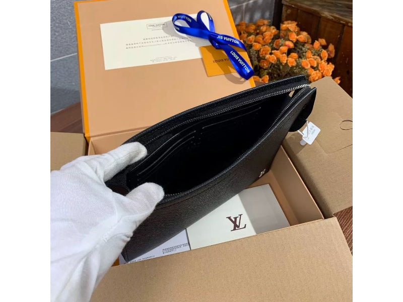 LOUIS VUITTON 27.0X21.0X3.0CM POCHETTE VOYAGE TAIGA LEATHER