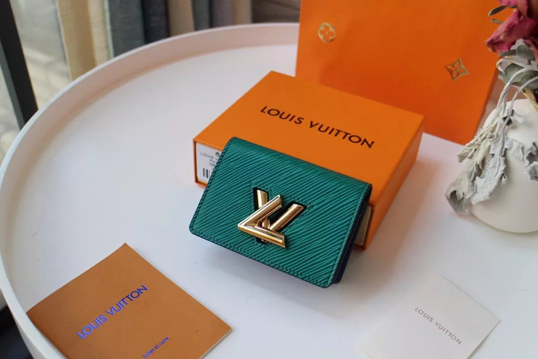 LOUIS VUITTON 0.5 X 7.0 X 3.0 CM MULTICARTES BAG