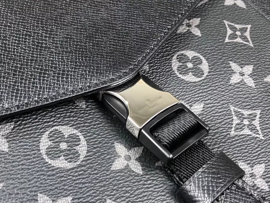 LOUIS VUITTON 28×22×3CM OUTDOOR FLAP