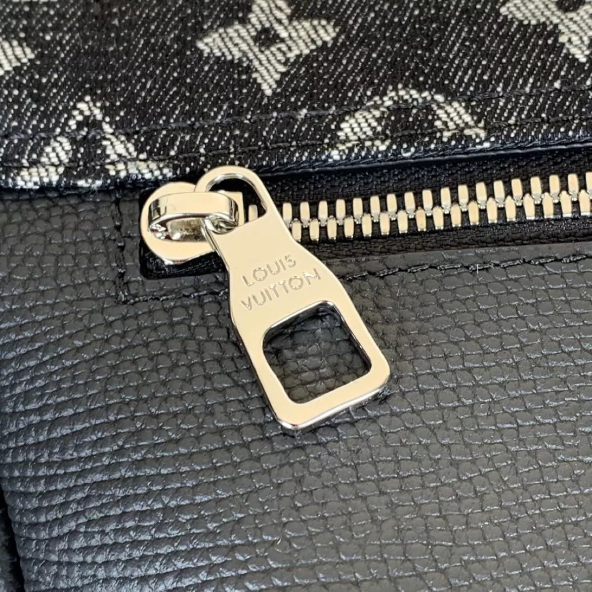 LOUIS VUITTON 9*23*12.5CM BESACE TOKYO HANDBAG, DENIM + TAURILLON COW LEATHER