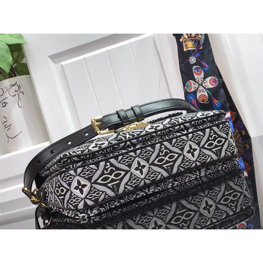 LOUIS VUITTON 25*19*7CM POCHETTE METIS HANDBAG