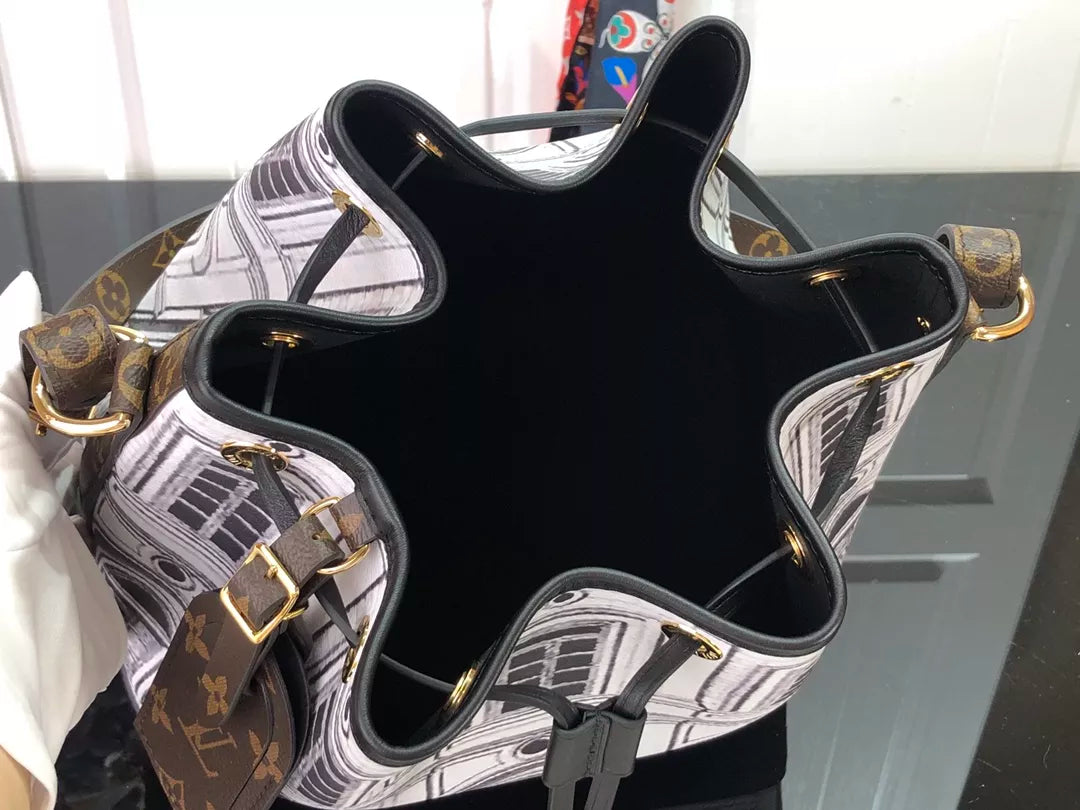 LOUIS VUITTON 26X17·5X27CM BUCKET BAGS