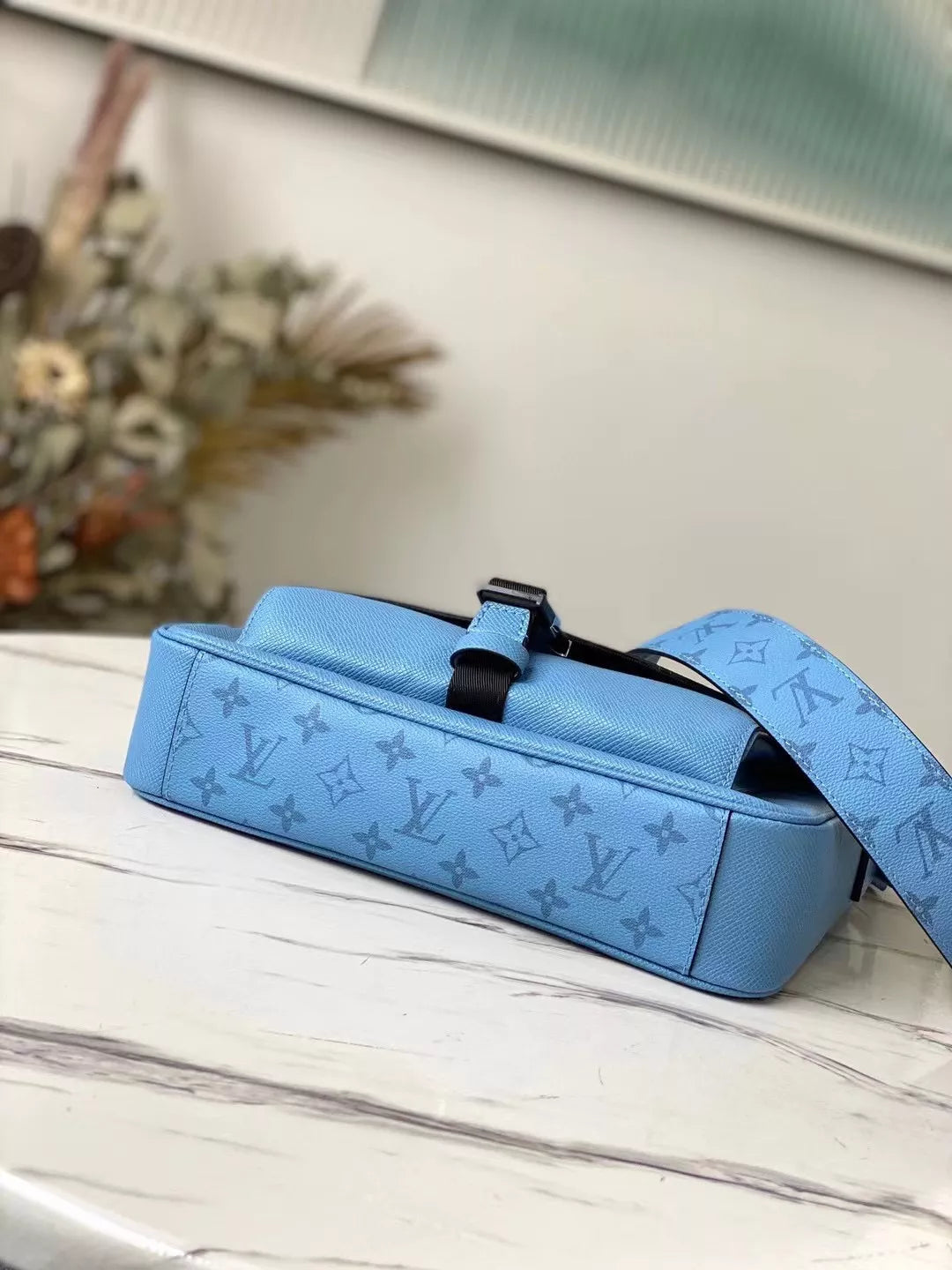 LOUIS VUITTON 29 X 23 X 11.5 CM NEW MESSENGER
