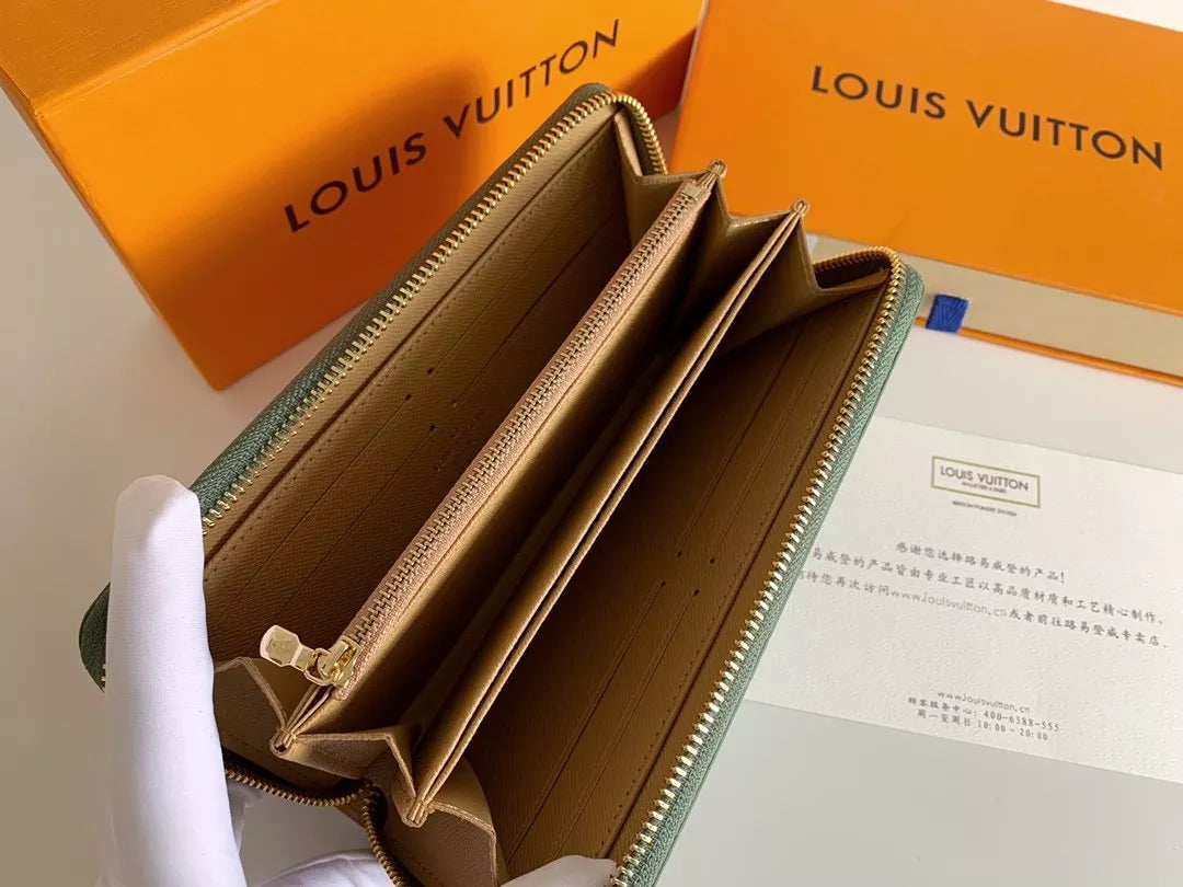 LOUIS VUITTON 19X10CM ZIPPY BAG