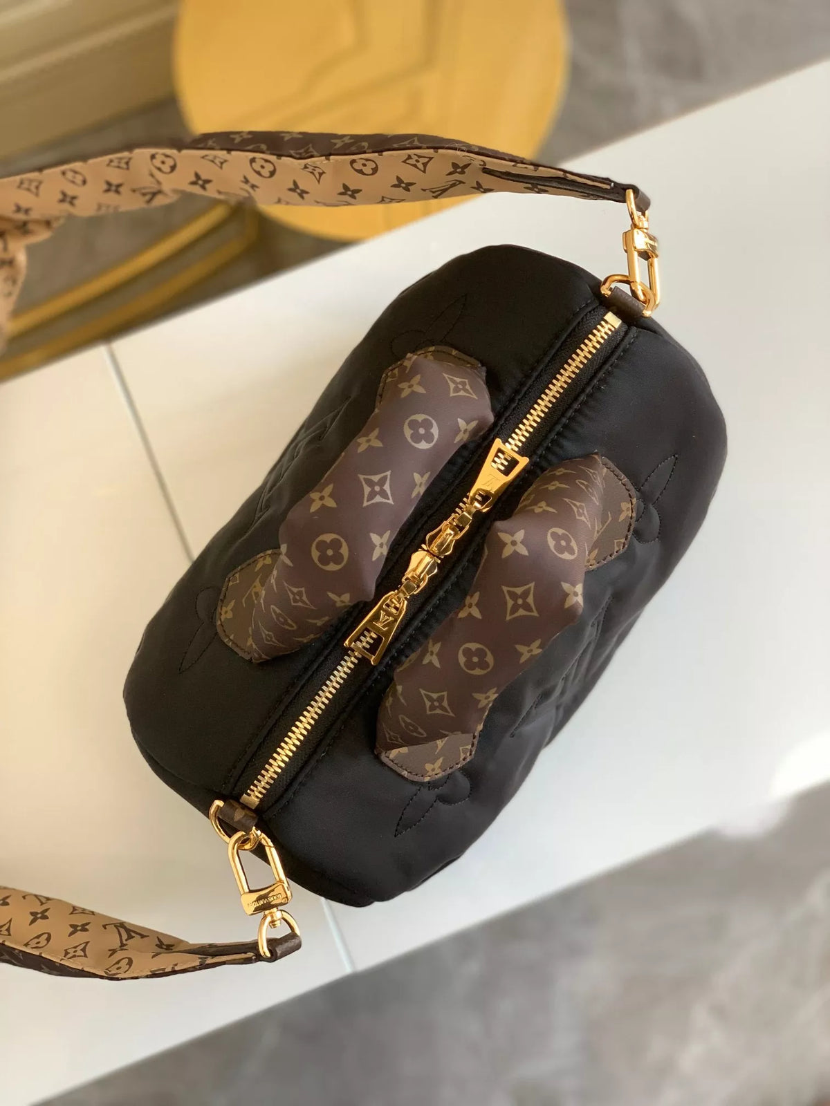 LOUIS VUITTON 25*19*15CM SPEED BANDOULI È RE 25 PILLOW BAG