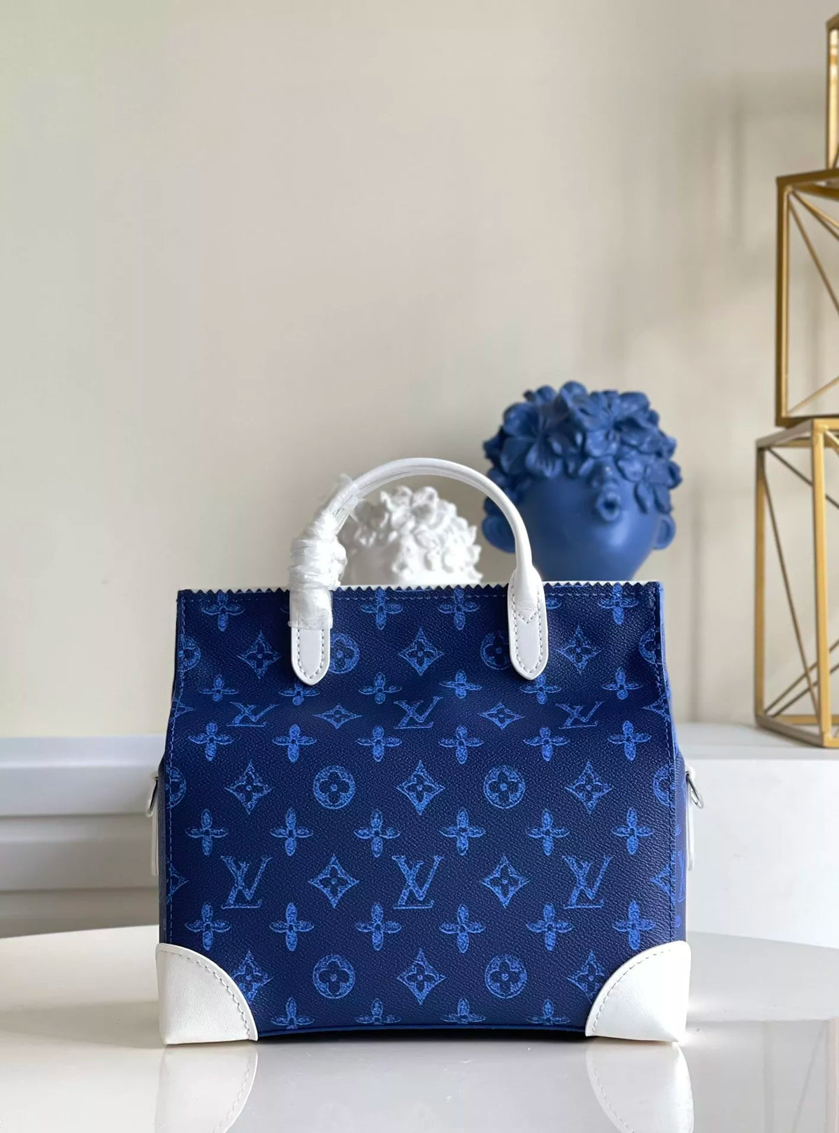 LOUIS VUITTON EVERYDAY LITTER 24 X 21 X 12CM