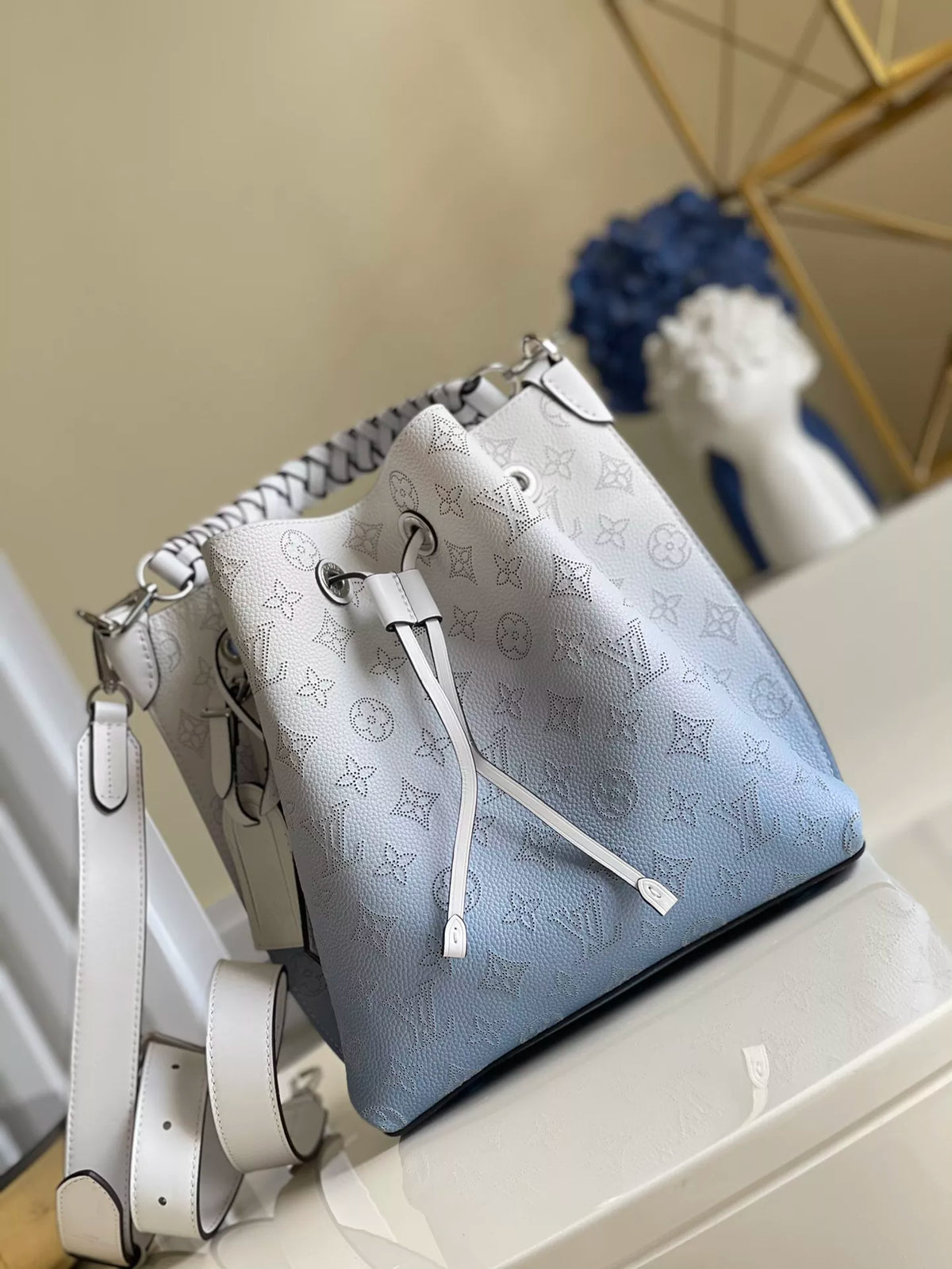 LOUIS VUITTON 25.0 X 25.0 X 20.0 CM BY THE POOL MURIA