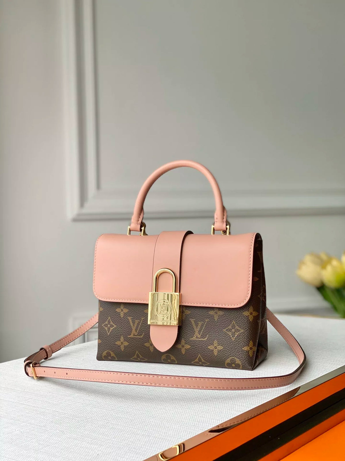 LOUIS VUITTON 21X17X8CM LOCKY