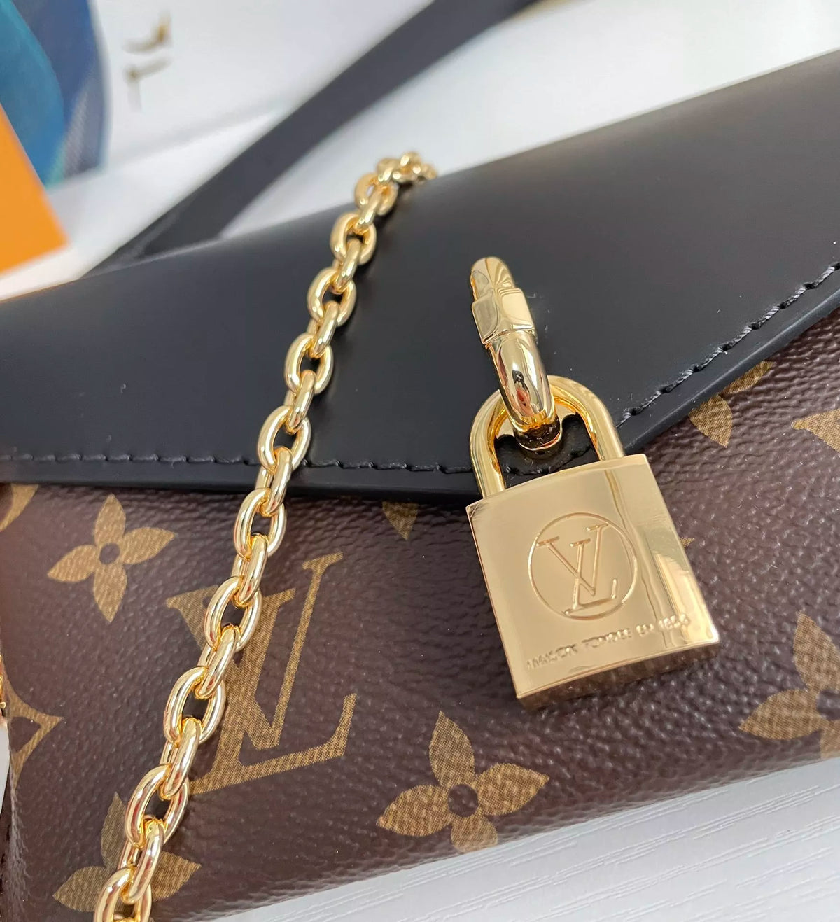 LOUIS VUITTON 19*11*3CM PADLOCK ON STRAP LOCK BAG