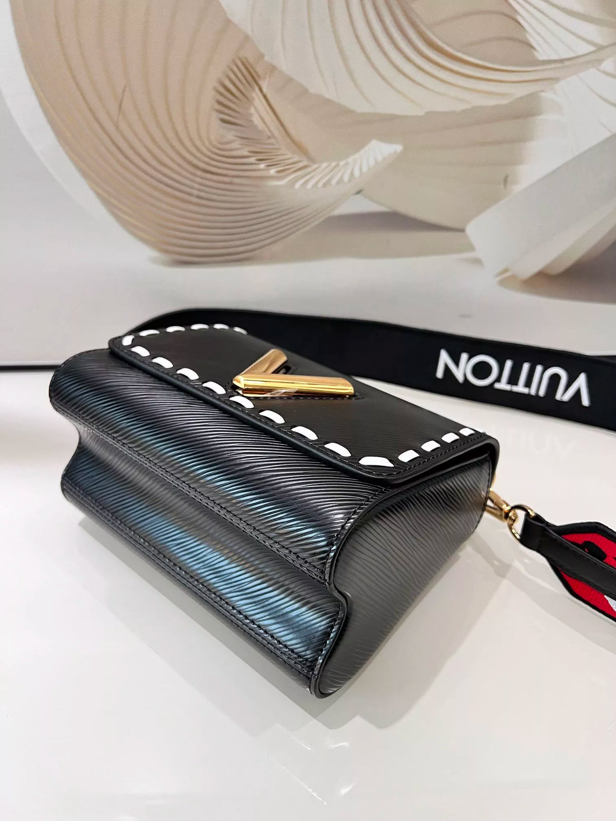 LOUIS VUITTON 19*15*9CM TWIST SMALL HANDBAG, EPI GRAIN LEATHER