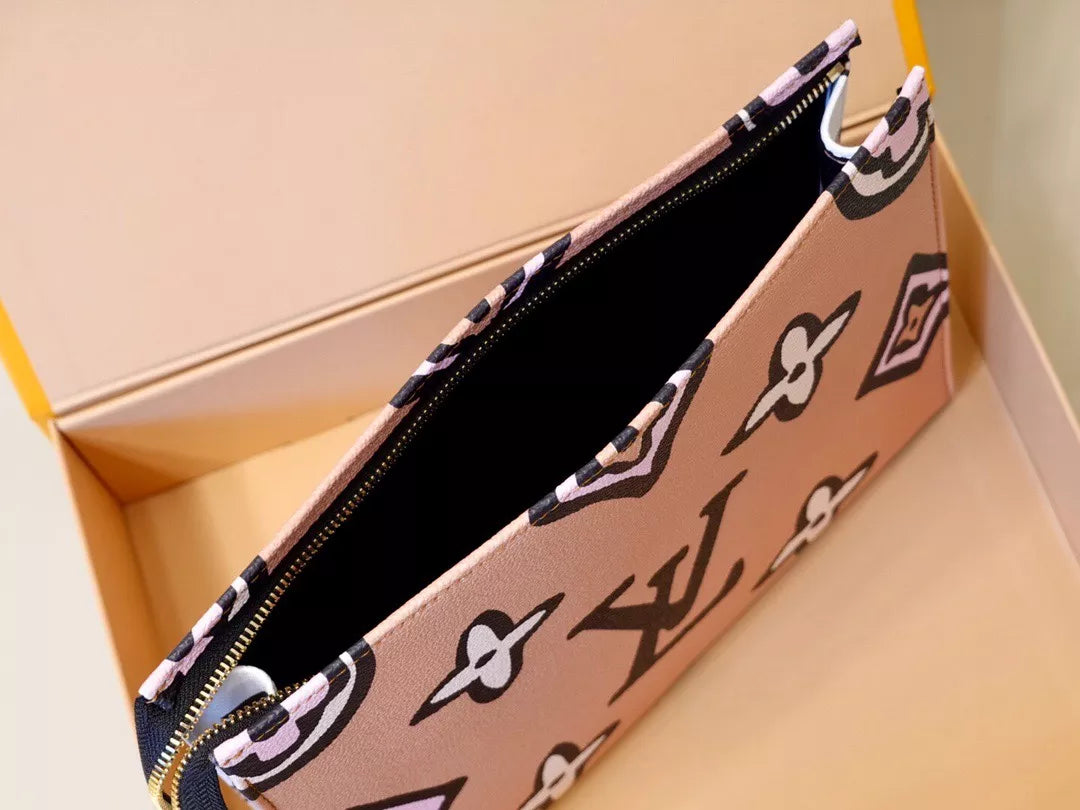 LOUIS VUITTON TOILETRY POUCH 26 MONOGRAM WILD AT HEART 25 X 20 X 5.5CM
