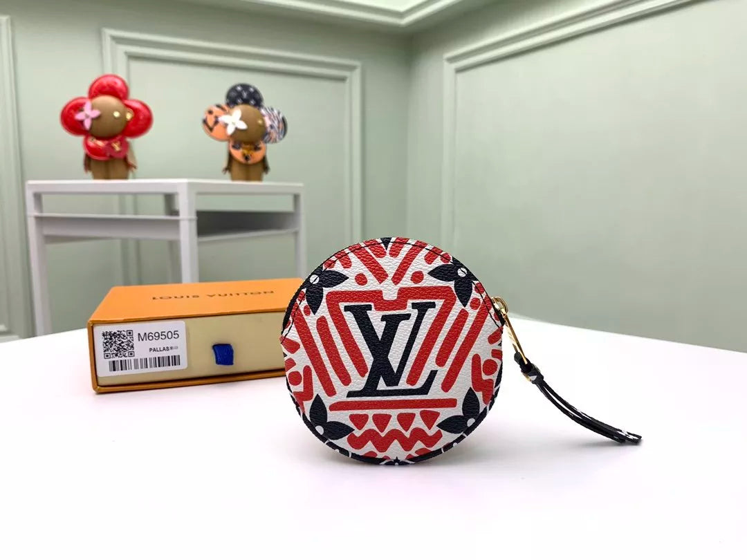 LOUIS VUITTON 9.0 X 9.0 X 1.0CM CRAFTY BAG
