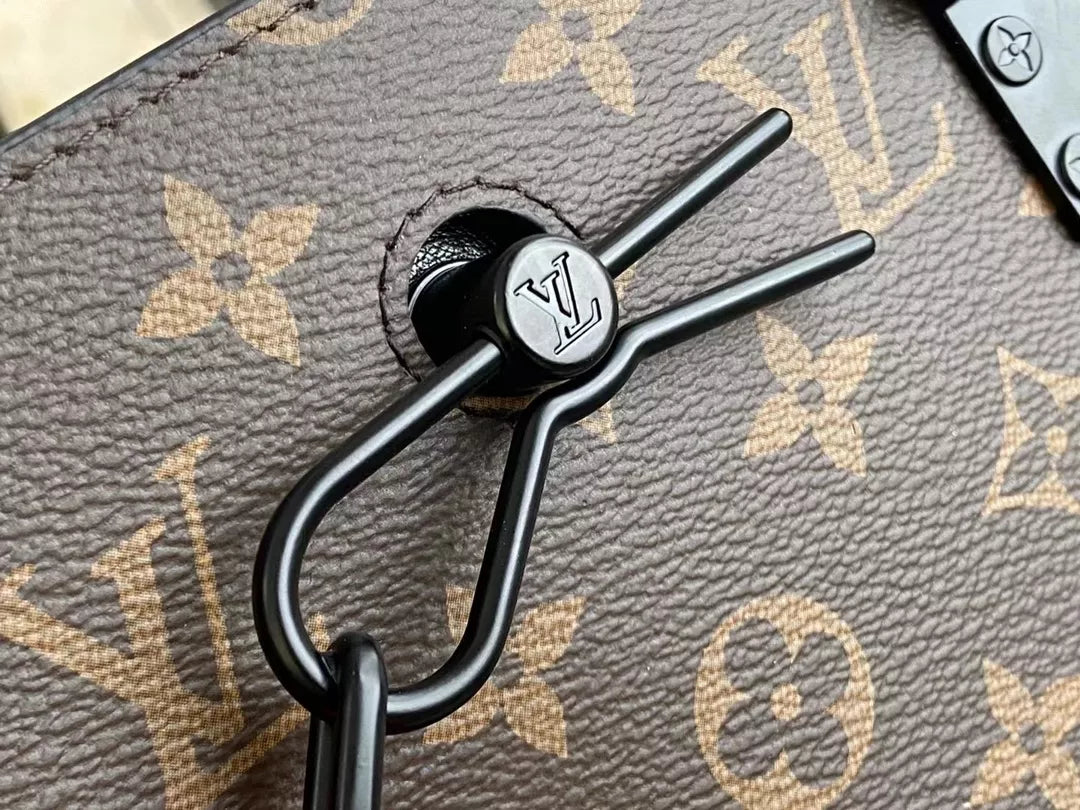 LOUIS VUITTON 36 X 36 X 9 CM SAC PLAT LV HAND BAGS