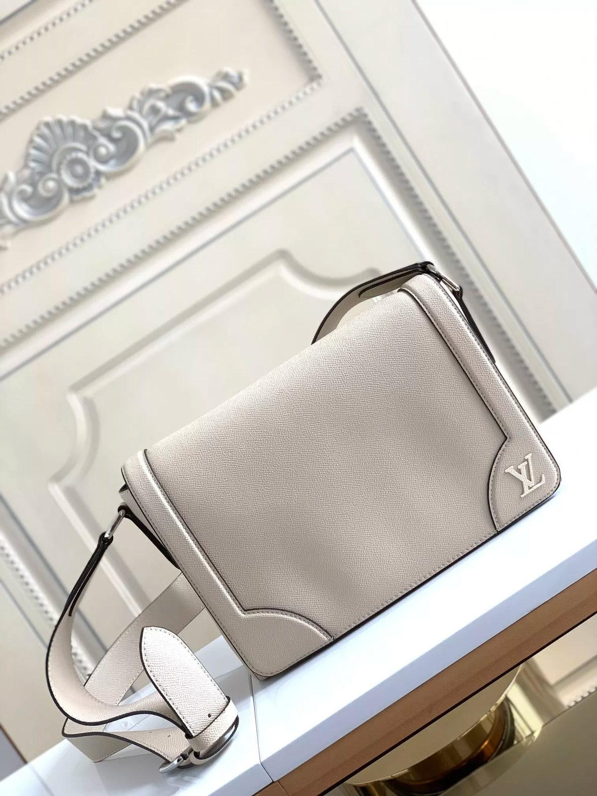LOUIS VUITTON 28.3*18.3*4.3CM NEW FLAP POSTMAN BAG, TAGA EMBOSSED LEATHER