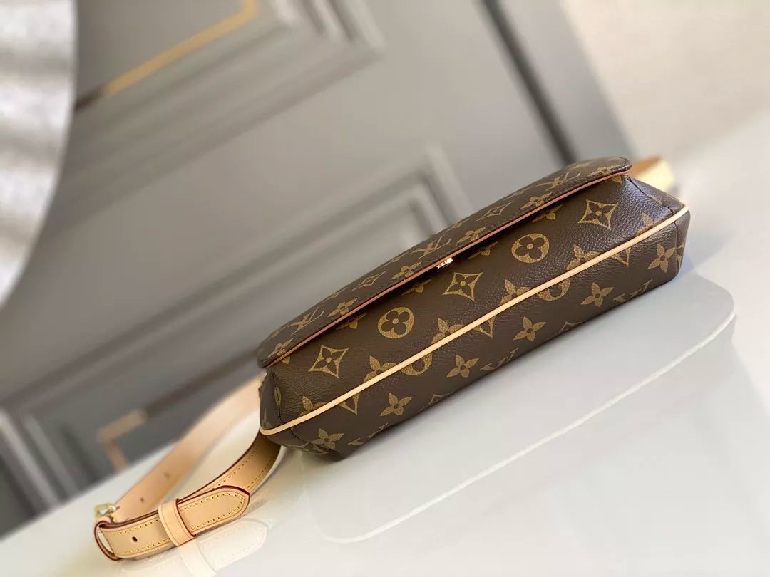LOUIS VUITTON 25X22X4CM MEDIEVAL POSTMAN BAG