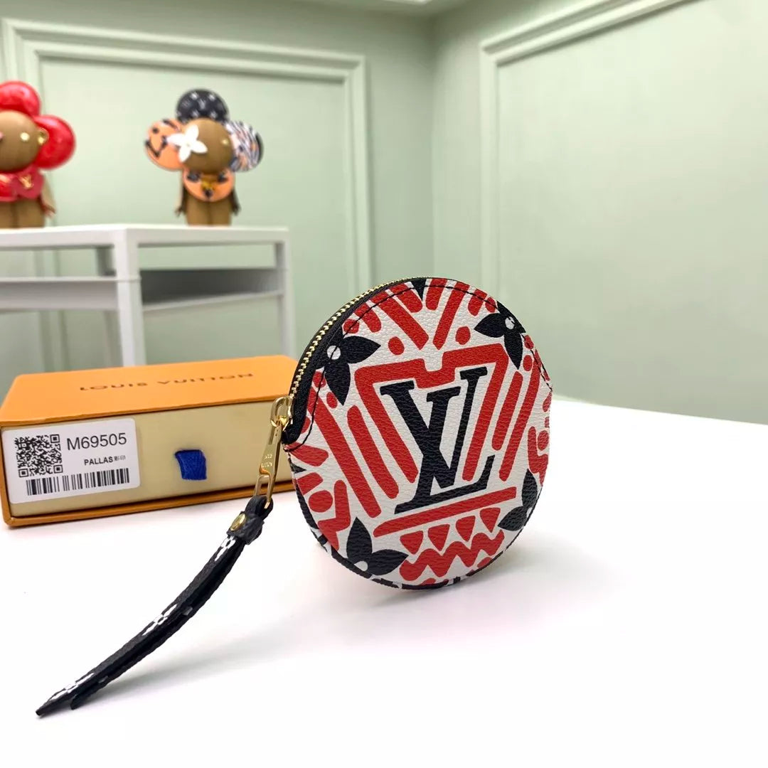LOUIS VUITTON 9.0 X 9.0 X 1.0CM CRAFTY BAG