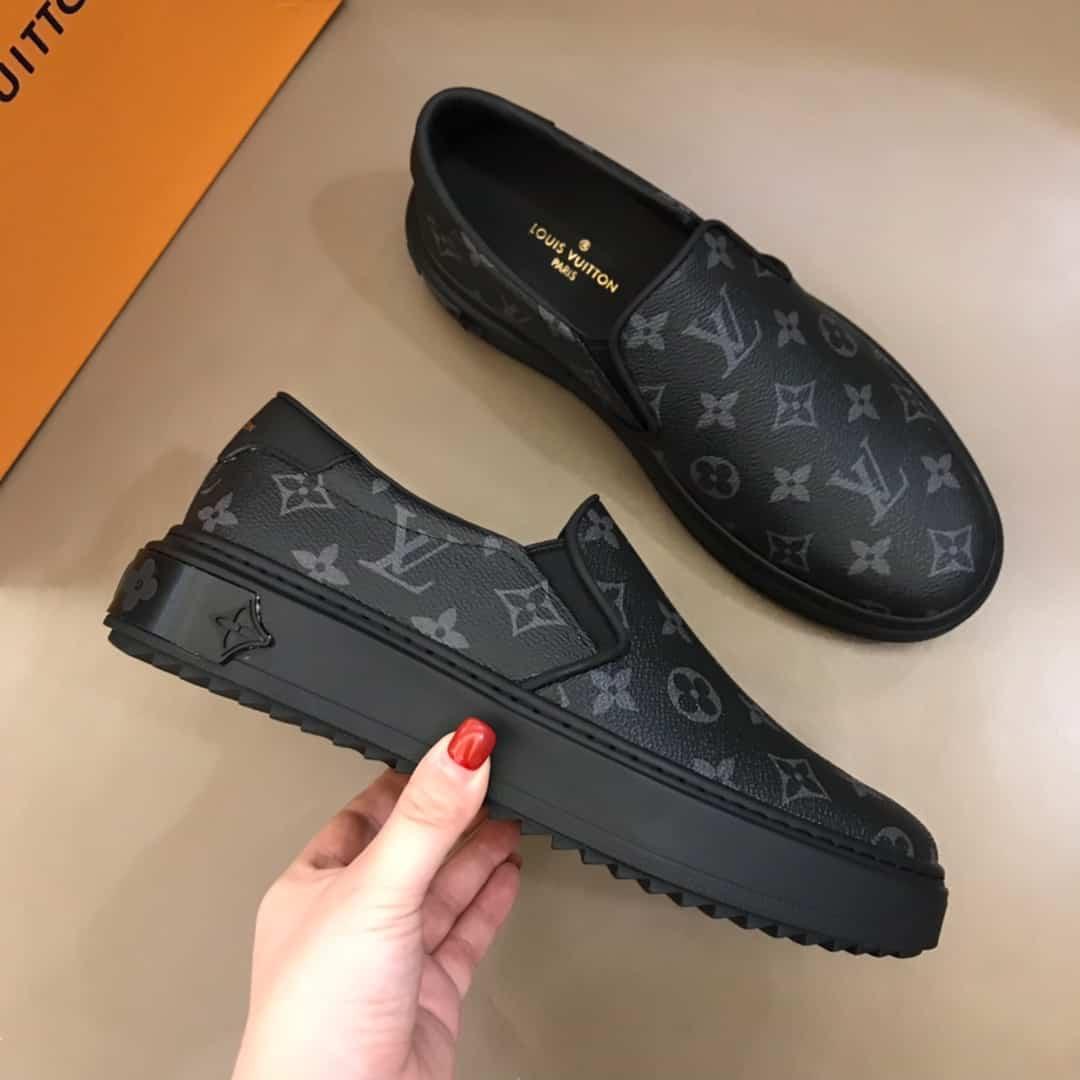 LOUIS VUITTON LOW TOP SNEAKER