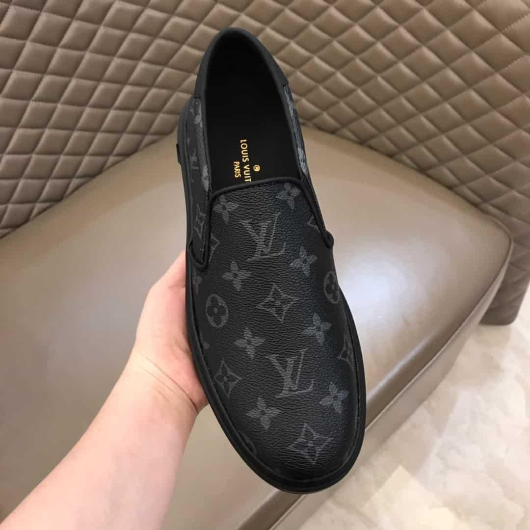 LOUIS VUITTON LOW TOP SNEAKER