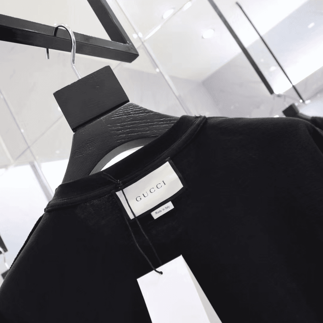 GUCCI BOUTIQUE T-SHIRT CLOTHING